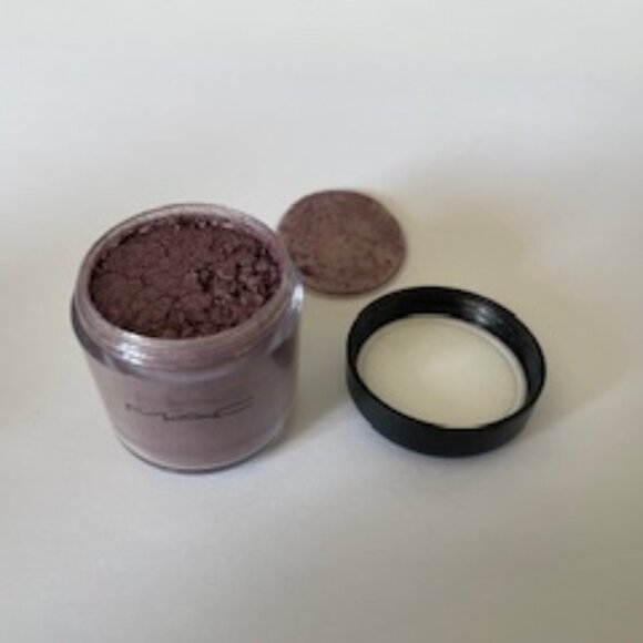 MAC A19 Circa Plum Pigment - Picture 1 of 4